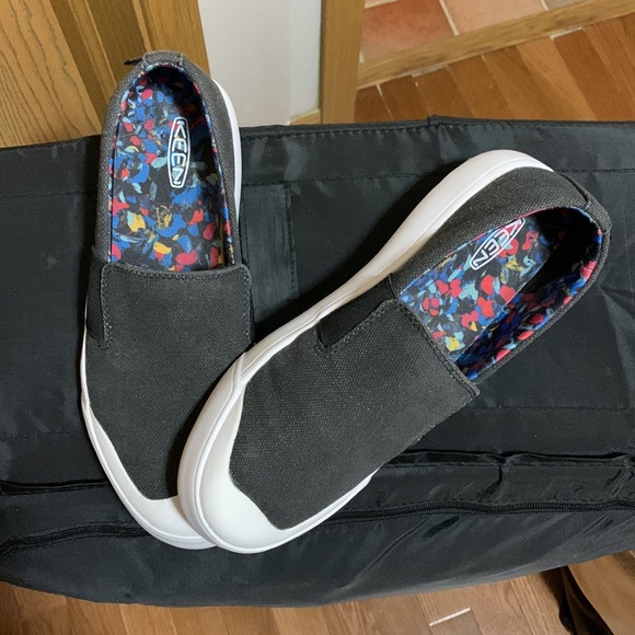 KEEN Shoes - Picture 3 of 12